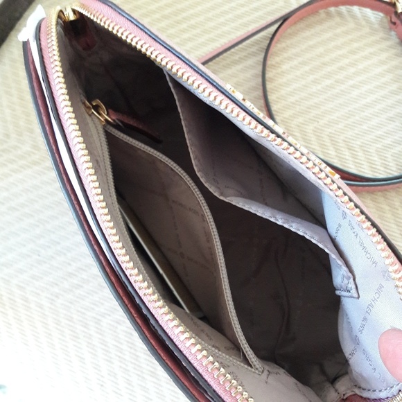 NWT MICHAEL KORS LEATHER CINDY DOME CROSSBODY BAG - Picture 4 of 7